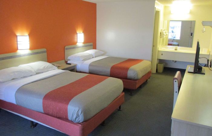 Travelodge by Wyndham Lansing