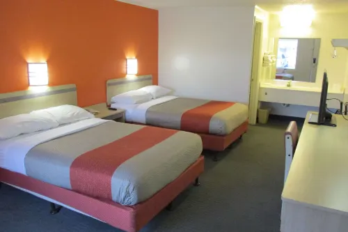 Travelodge by Wyndham Lansing - Swimmingpools