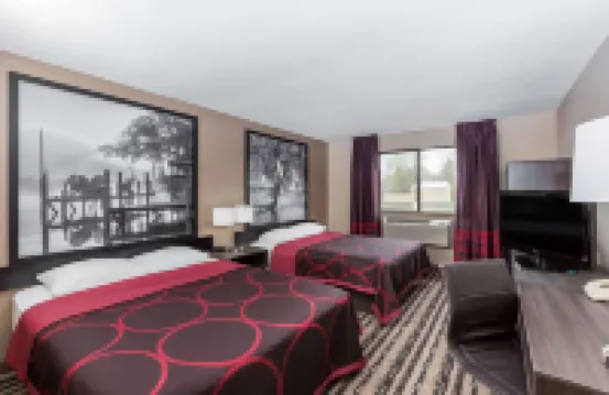 Super 8 by Wyndham Spirit Lake/Okoboji Hotels in Dickinson County