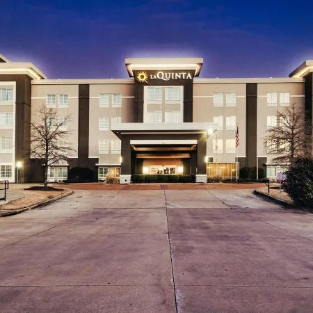 La Quinta Inn & Suites by Wyndham Starkville at MSU
