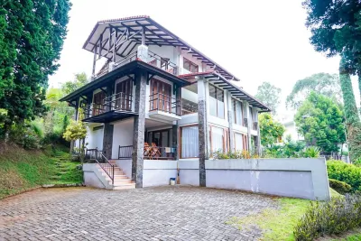 The Edlewis Hotels in Karyawangi