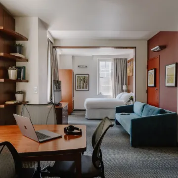 Club Quarters Hotel in Philadelphia Отели рядом с достопримечательностью «Зал Независимости»