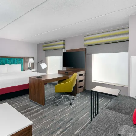 Hampton Inn & Suites Cleveland-Beachwood