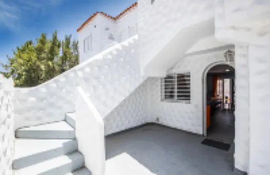 Apartment Near the Beach with a Huge Terrace Patio, Wifi and Parking