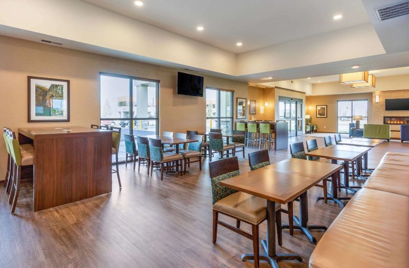 Comfort Suites Burlington Near I-5 photo 3