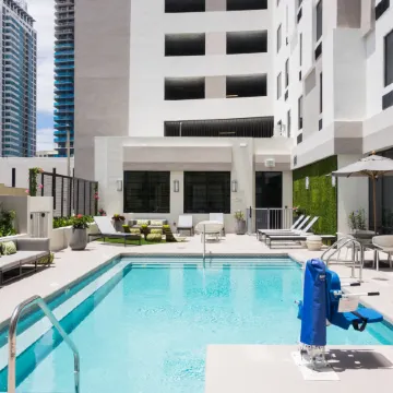 Hampton Inn & Suites by Hilton Miami Wynwood Design District Отели рядом с достопримечательностью «Музей оружия и тир Lock & Load»