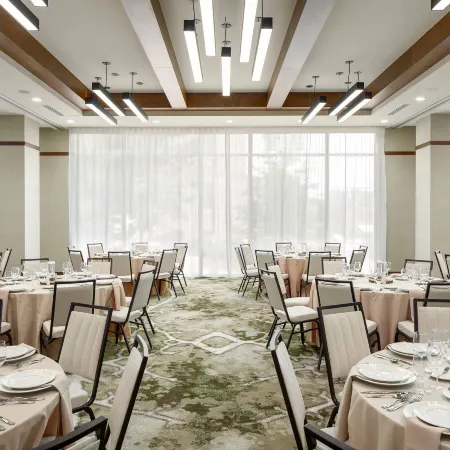 Residence Inn Greenville Downtown Отели рядом с достопримечательностью «Театр Warehouse»