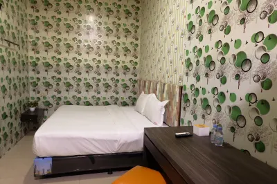 Louise Hotel Hotels near Dream Land 88 Tour And Travel