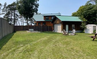 4 Bedroom Cottage on Manitoulin Island - Next to Sandy Beach!