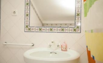Sunshine Guest House - Housity