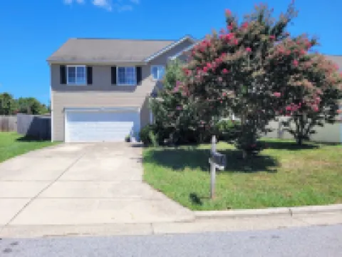 Charming 3-bedroom house in delightful McLeansville with AC, WiFi Hotels in Gilmer