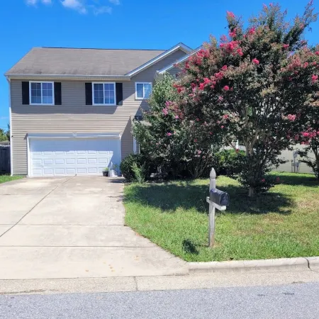 Charming 3-bedroom house in delightful McLeansville with AC, WiFi