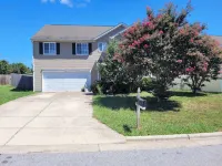 Charming 3-bedroom house in delightful McLeansville with AC, WiFi