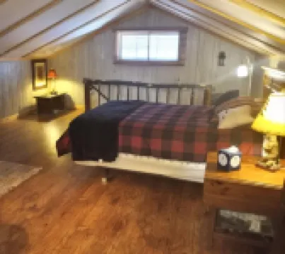 Getaway Cabin on the Rock River, enjoy kayaking, canoeing and fishing