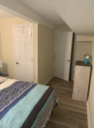 Unit B, Spirit of Folly, Pet Friendly, 2 short blocks - 100 yards - to the beach
