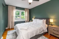 3 BR 2 bath 5 beds! sleeps 8. Pool, hot tub oasis in LEX