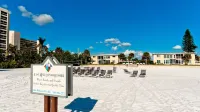 Steps to Siesta Key BEACH!  Pool, Tennis Court, Shuffle Board, Basketball!