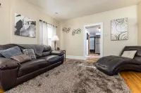 Large & Private w/King Bed Great Location