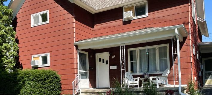 Relax at Redberry House—just blocks from downtown and Lake MI beaches Hotels in Manistee County