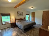 Early Check-in, Late Checkout: Spacious 4-Bedroom 3-Bath House in Ellicottville 曼斯費爾德酒店