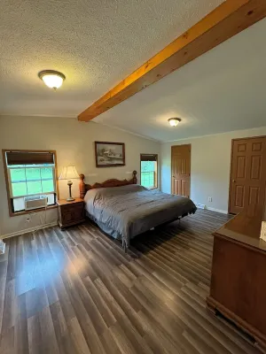 Early Check-in, Late Checkout: Spacious 4-Bedroom 3-Bath House in Ellicottville