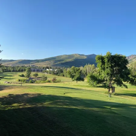 Year-round resort condo minutes from skiing, lake, golf, pool, sleeps 6