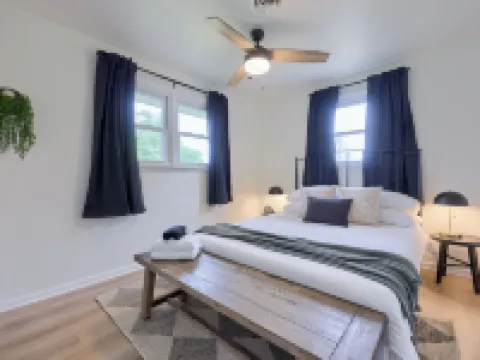 New! Sleeps 16! Across from Sight&Sound! Location! 斯特拉斯堡酒店