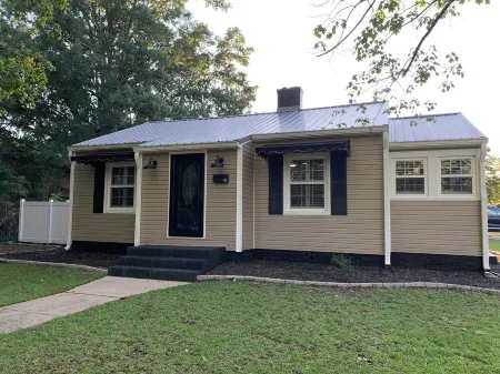 Location Location : Downtown Cary NC- Dog friendly, quaint, clean home