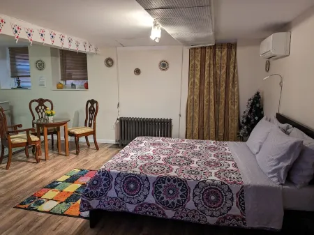Cozy and cute private studio close to Manhatan very affordable near NYC skyline Отели рядом с достопримечательностью «Запад Нью Йорк Паркс Департмент»