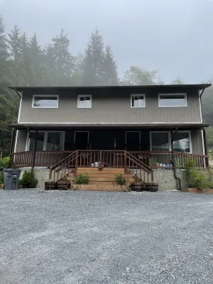 Comfy Duplex unit great for families and small groups, sleeps up to 9 Hotels near Sitka Sound Science Center
