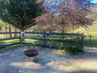 A cosy fully renovated 2 bedroom dairy, in the heart of the Adelaide Hills Hôtels à proximité de : The Seasonal Garden Cafe