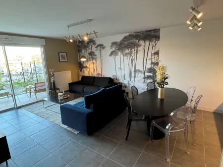 Appartement Avec Jardin Neuf et Élégant Dans une Résidence Calme