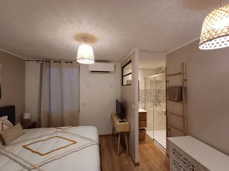 Villa Maris Stella 250m from Petit Fort Philippe beach