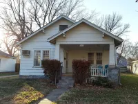 Renovated Bungalow with Cozy Gas Fireplace Hotels in Iola