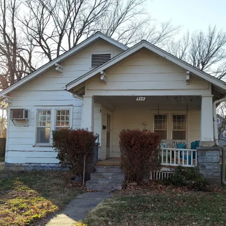 Renovated Bungalow with Cozy Gas Fireplace