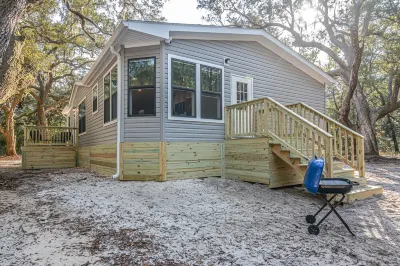 Galloway Getaway 3/2, Pet Friendly. Boat Parking Available! 5 Mins to Beach!!