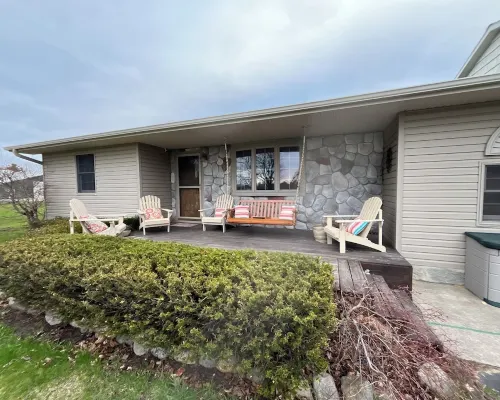 Spacious in-Town Family Home, Walk to Beach & Downtown, Quiet Retreat 샤를부아 호텔