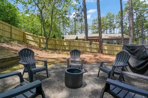 Midland Pines Getaway! 3 bedroom stylish & cozy Cottage minutes to golf & dining