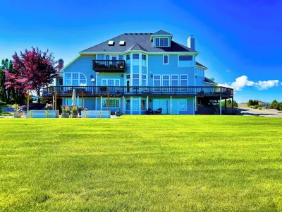 Hilltop Luxury, Priceless Views!