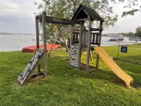 Gun Lake Cute Little Cottage Steps from Beach w Boat Slip. Hotels in Barry County