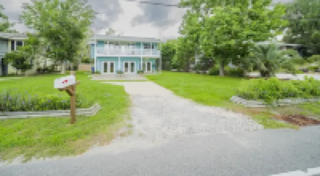 Pet-friendly* Walk Everywhere* Southport* Gameroom* Sleeps 10