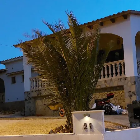 Villa on 2 beautiful bays with sandy beach, heated pool, ideal for. children