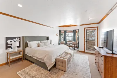 Luxe Chalet - Sleeps 15