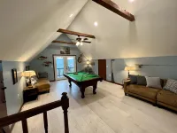 Sunset Point: mountain view hot tub + fire pit