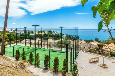 Villa Estrella with private heated pool and breathtaking views Отели рядом с достопримечательностью «Playa Salobreña»