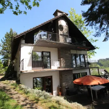 Cozy, comfortably furnished apartment for up to 7 people with balcony