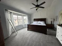 Beautiful and Clean Sandy Home close to Trax Station