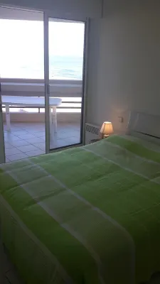 Apartment seafront luxury building Canet sud with parking WIFI access Le Bleu 'N' Blue附近的飯店
