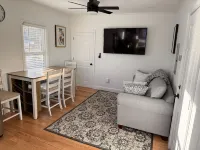 NEWLY RENOVATED STUDIO CLOSE TO DOWNTOWN IPSWICH Hotels in Ipswich