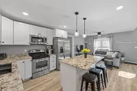 Ski Season is Coming! 4-Br, Sleeps 14, Large Yard Hotels in Meredith